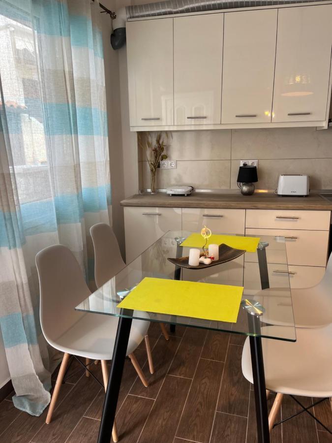 Kokkala Guestrooms Bagian luar foto